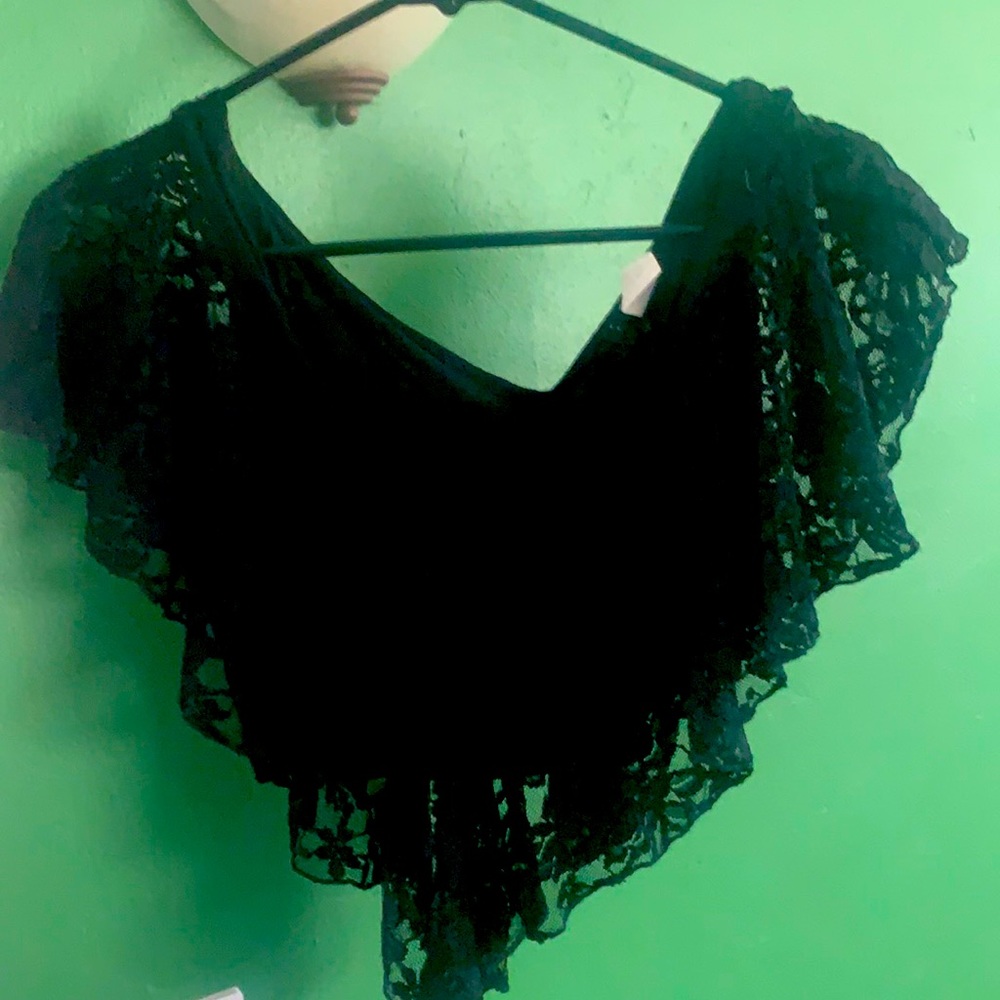 Lacy cute midriff